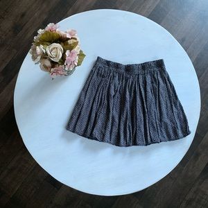 Brandy Melville Skirts - Brandy Melville daisy skater style skirt Brandy Melville Skirts - Brandy Melville daisy skater style skirt